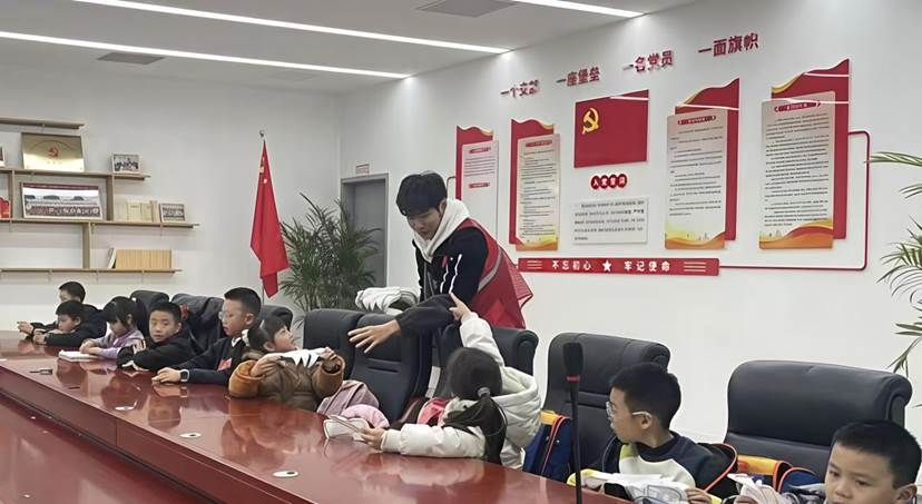 b14904ab4cd7a44eae228bdd5602d370